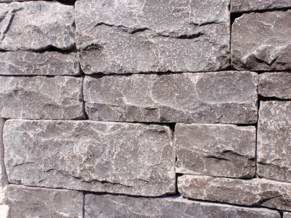 Basalt Kerala Mauerst. (anthrazit) 5/10/15x20x30-50 cm, gesägt/getrommelt