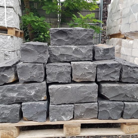 Basalt Multistein Vietnam (anthrazit) ~ 15 x 20 x 40 cm, in Kisten