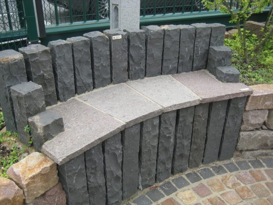 Basalt Palisade Vietnam (anthrazit) 12 x 12 x 150 cm, gespalten