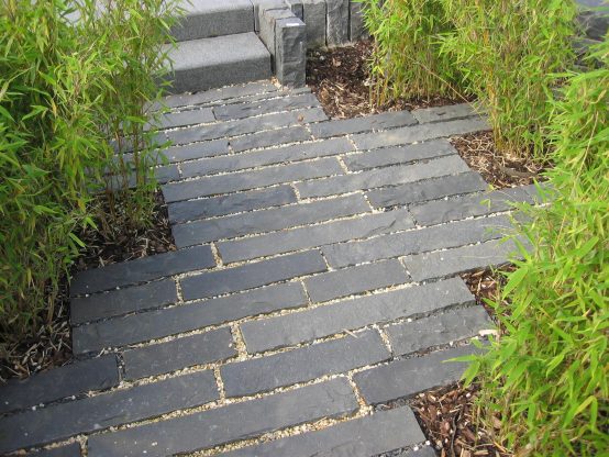 Basalt Palisade Vietnam (anthrazit) 12 x 12 x 50 cm, gespalten