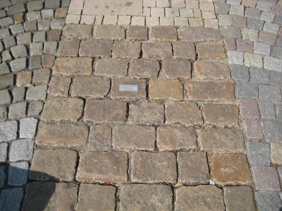 Bohus Pflaster 13/14/18-22 cm (bunt) Granit (antik), gespalten im Big-Bag