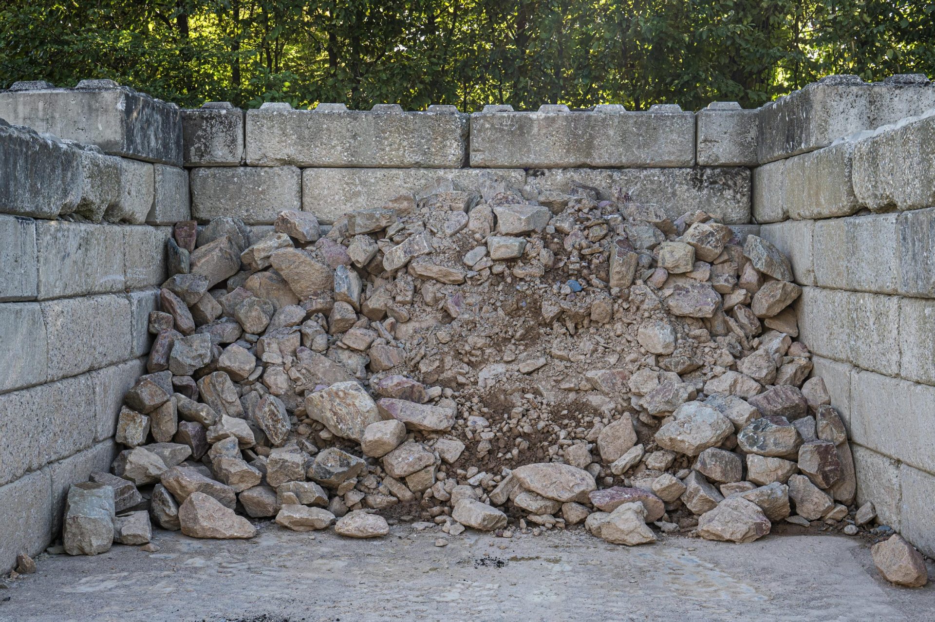 Bruchsteine Grauwacke (rot-bunt) 150-450 mm, lose Bruchsteine Grauwacke (rot-bunt) 150-450 mm, lose