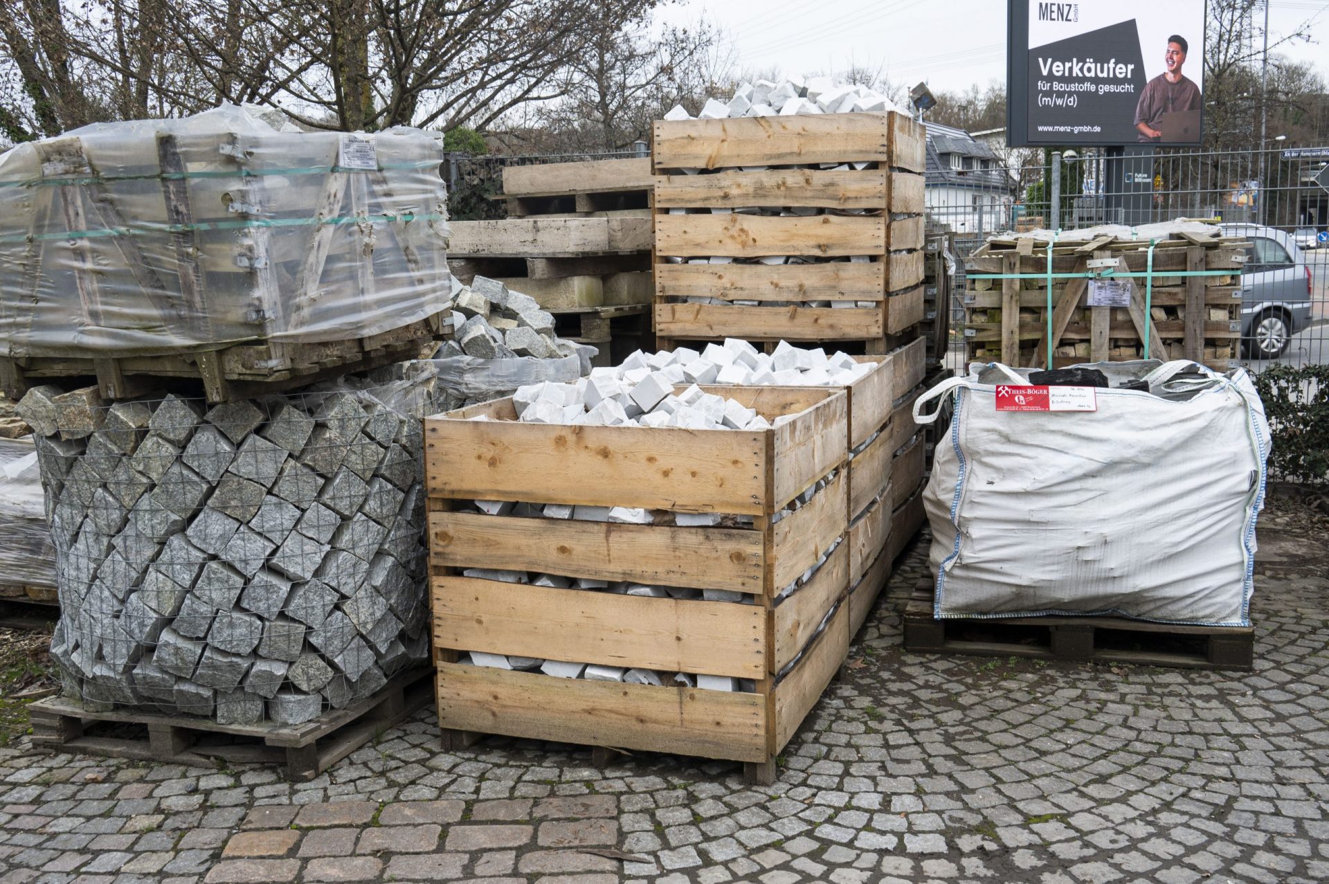 Carrara Pflaster 8/10 cm (weiß) in Holzkiste/BBG Carrara Pflaster 8/10 cm (weiß) in Holzkiste/BBG