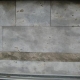 Dolomit Mauerfries, bossiert 8 cm hoch, 22 cm breit, Lager gesägt