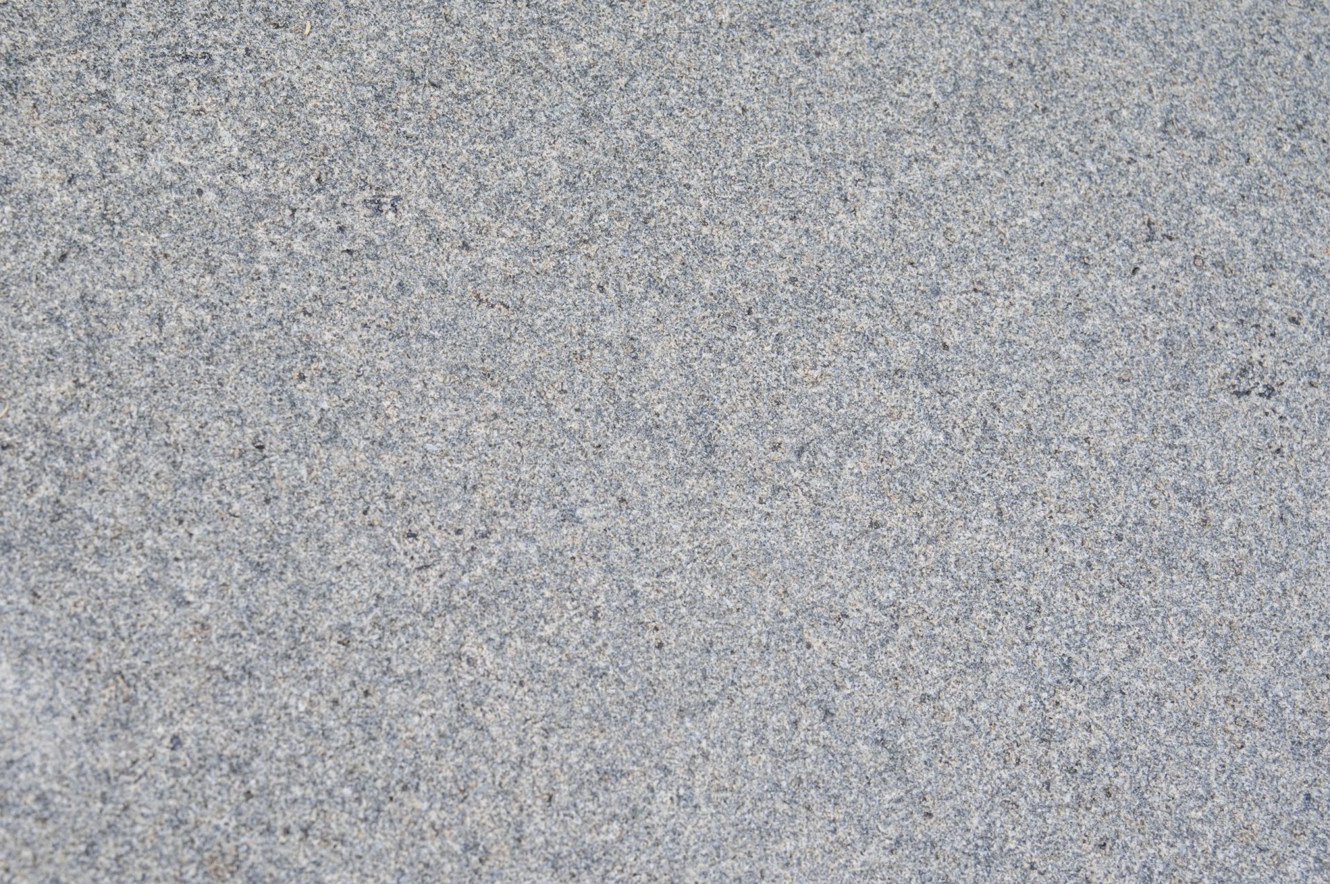 Gabbro Blockstufen (Grau-Grün) 100 x 35 x 15 cm allseits geflammt, Kanten gefast