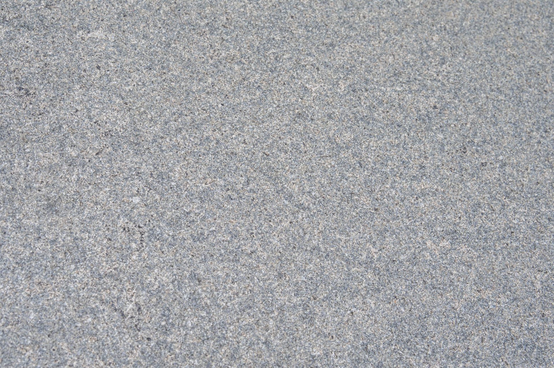 Gabbro Blockstufen (Grau-Grün) 150 x 35 x 15 cm allseits geflammt, Kanten gefast