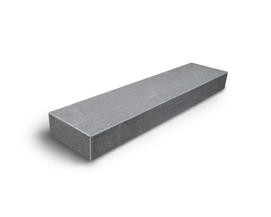 Gabbro Blockstufen (Grau-Grün) 150 x 35 x 15 cm allseits geflammt, Kanten gefast