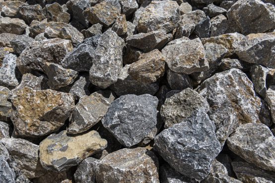 Gabionensteine Muschelkalk (grau-ocker) 70/150 mm im Big-Bag
