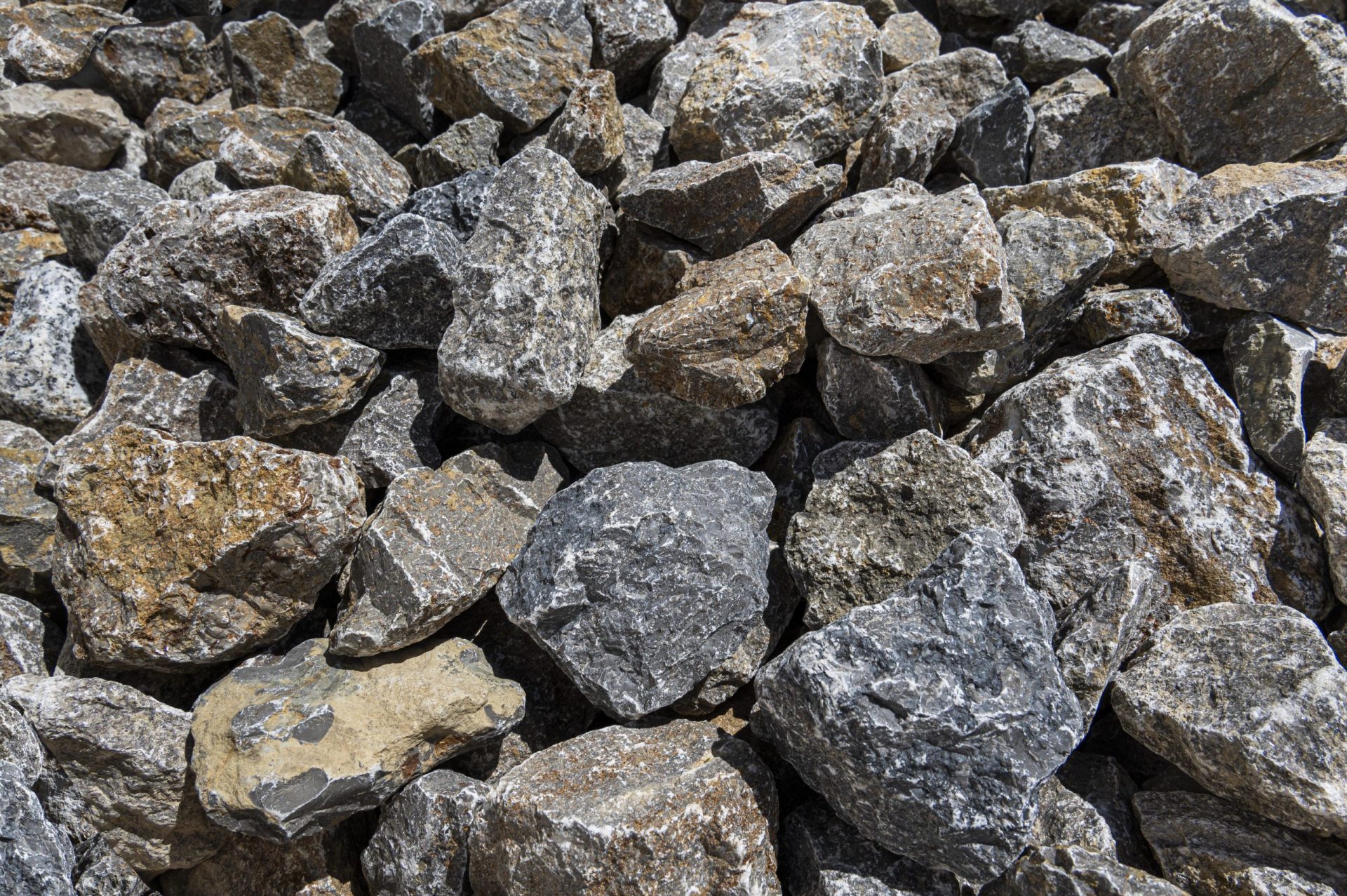 Gabionensteine Muschelkalk (grau-ocker) 70/150 mm im Big-Bag