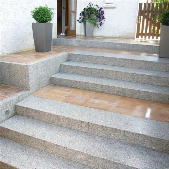 Granit Blockstufe (hellgrau) 15 x 35 x 100 cm, geflammt, wie G603