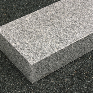 Granit Blockstufe (hellgrau) 15 x 35 x 100 cm, geflammt, wie G603