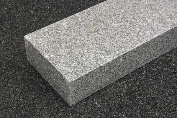 Granit Blockstufe (hellgrau) 15 x 35 x 50 cm, geflammt, wie G603