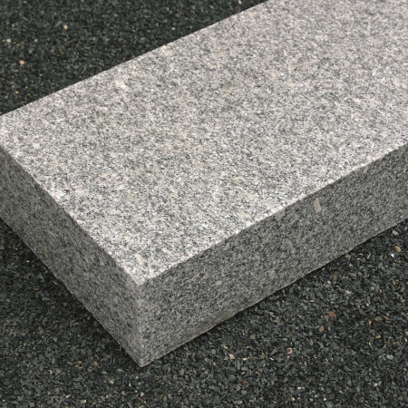 Granit Blockstufe (hellgrau) 15 x 35 x 80 cm, geflammt, wie G603