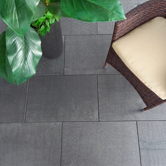 Granit Bodenplatten (Nero Assoluto) 60x60x3cm, geflammt & wassergestrahlt