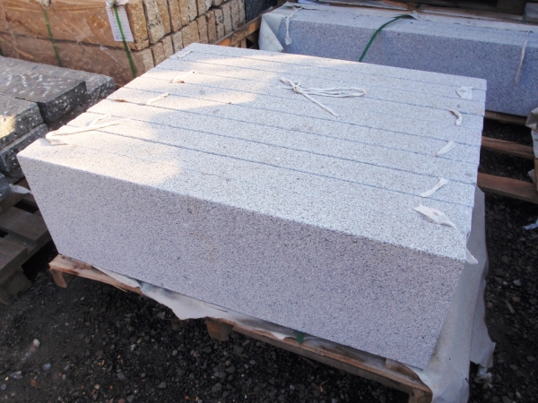 Granit Multistein (hellgrau) wie G603 8 x 30 x 100 cm, allseits gesägt/geflammt
