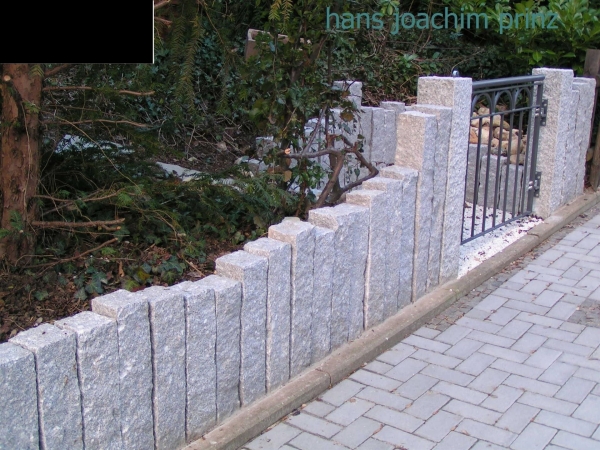 Granit Palisade (hellgrau) 12 x 12 x 50 cm, gestockt, wie G603