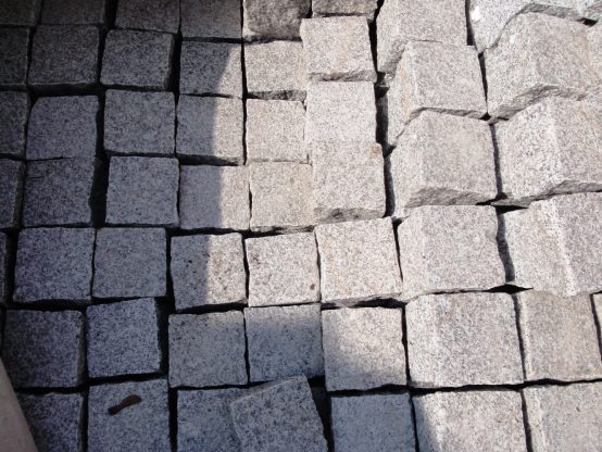 Granit Pflaster 9/9/8 cm (hellgrau), OF geflammt in Kiste, wie G603