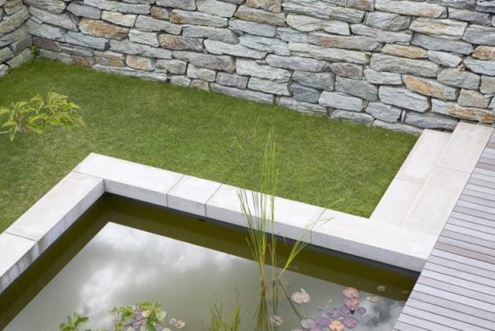 Jura Blockstufe (beige), Tritt geschliffen ~ 15 x 35-40 x 100 cm, VK gesp./Rest ges.