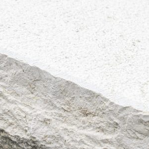 Jura Blockstufe (beige), Tritt gestockt ~ 15 x 35-40 x 100 cm, VK gesp./Rest ges.