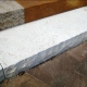 Jura Blockstufe (beige), Tritt sandgestrahlt ~ 15 x 35-40 x 100 cm, VK bossiert/Seiten gesägt