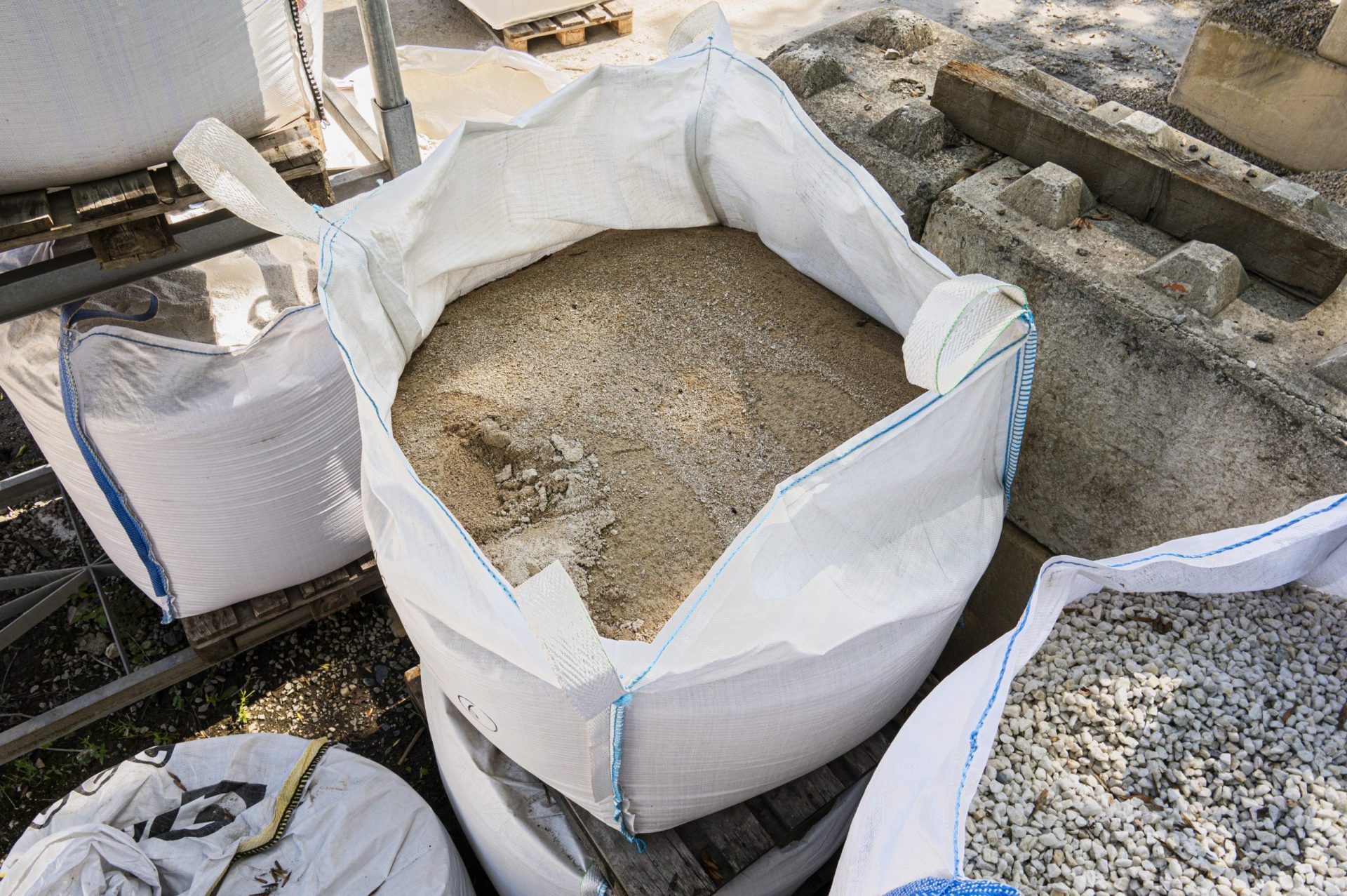 Jura Brechsand (gelb-beige) 0/2 mm im Big-Bag Jura Brechsand (gelb-beige) 0/2 mm im Big-Bag