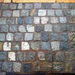 Luserna-Gneis Pflaster 8/10 cm (blau/grau gemischt) in Drahtkorb