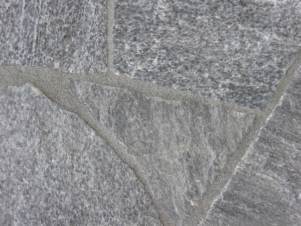 Maggia-Gneis Polygonal (anthrazit) 3-6 cm, spaltrau