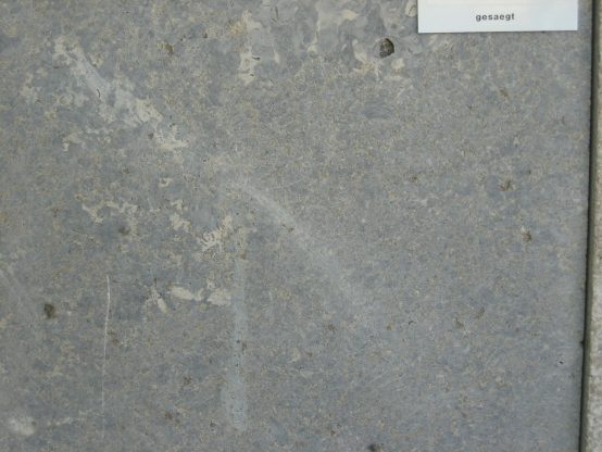 Muschelkalk Bodenplatten Kirchheimer 30er-Bahn x 4 cm, allseits gesägt