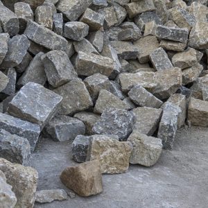 Muschelkalk Mauersteine Mini (grau-ocker) 8-15 x 15-25 x 20-50 cm, gespalten lose