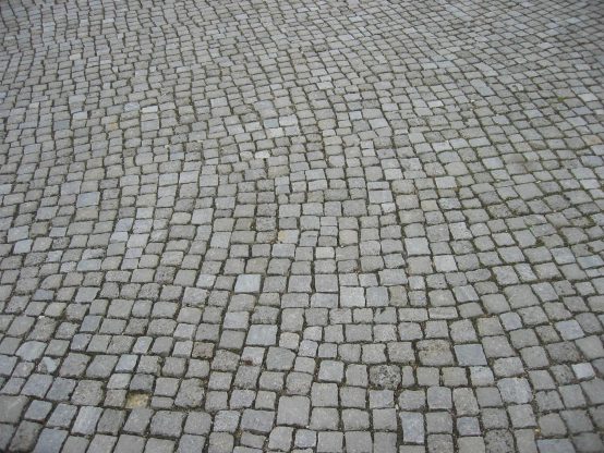 Muschelkalk Pflaster 6/6/6 cm (grau-ocker) im Big-Bag