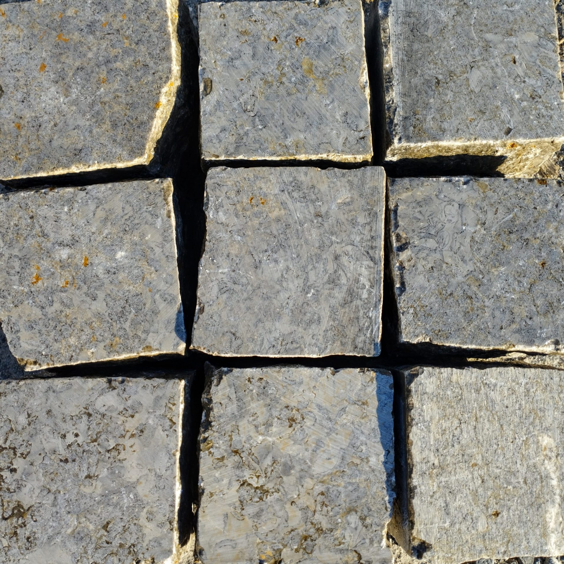 Muschelkalk Pflaster 6/6/6 cm (grau-ocker) im Big-Bag Muschelkalk Pflaster 6/6/6 cm (grau-ocker) im Big-Bag