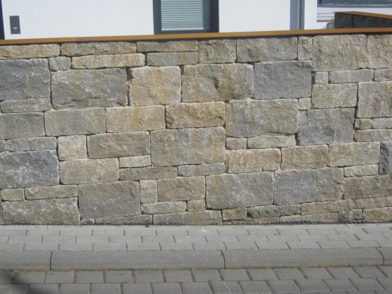 Muschelkalk Systemmauer 2 (grau-ocker) 7,5+15+22,5 cm x ~ 20 cm, gespalten