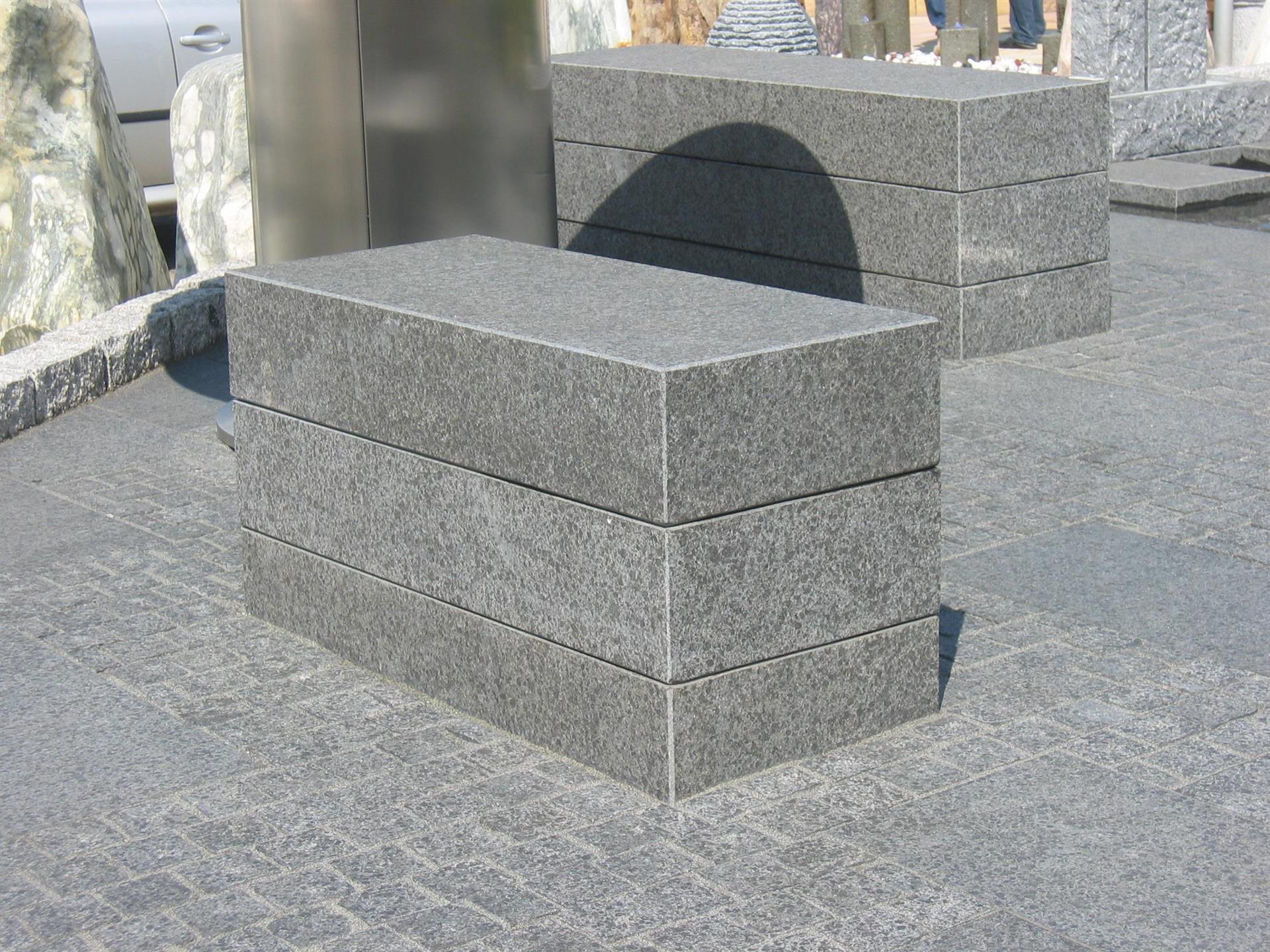 Olivin-Basalt Blockstufe (schwarz) 15 x 35 x 100 cm, geflammt, G684