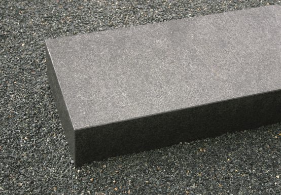 Olivin-Basalt Blockstufe (schwarz) 15 x 35 x 100 cm, geflammt, G684