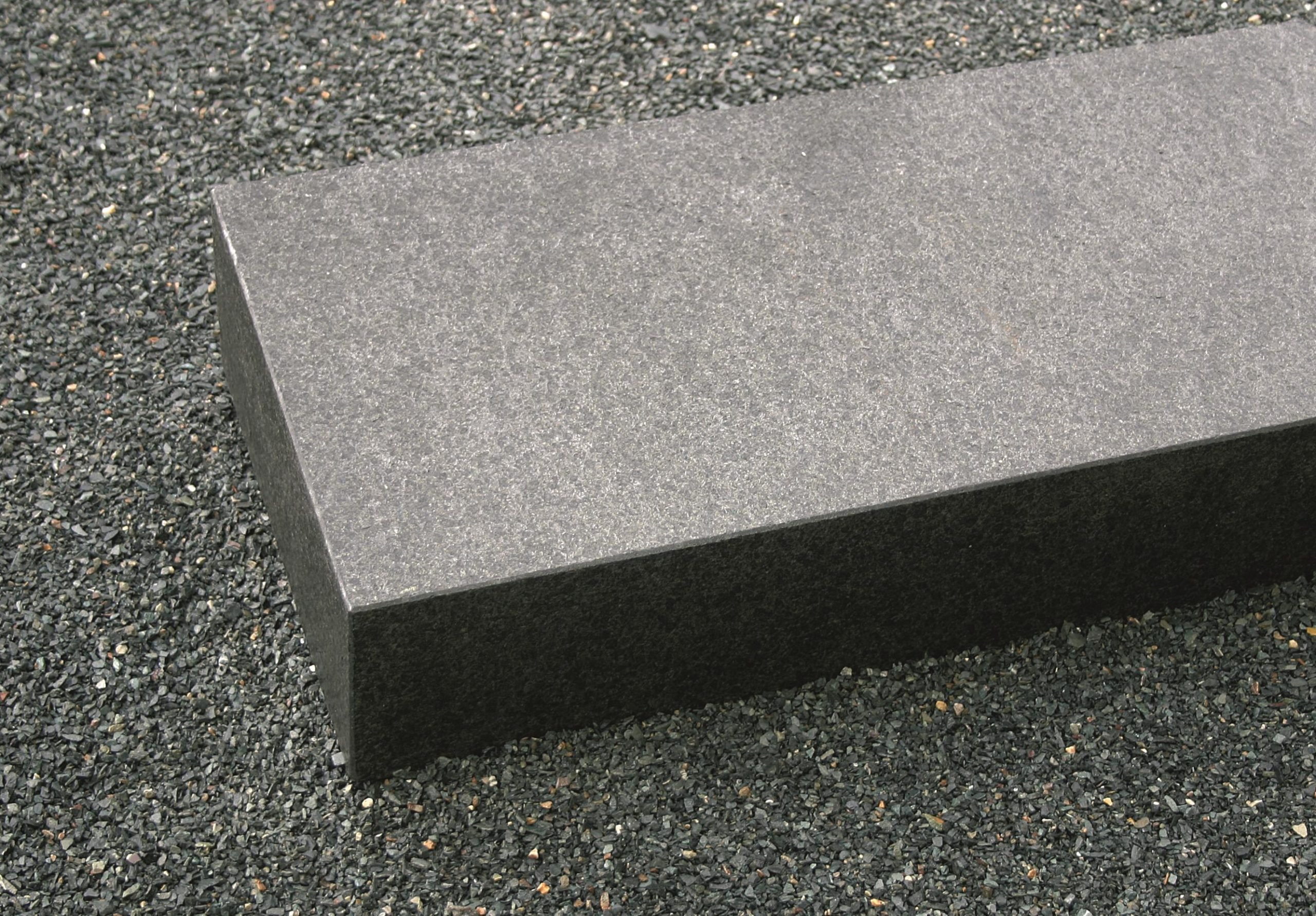 Olivin-Basalt Blockstufe (schwarz) 15 x 35 x 100 cm, geflammt, G684