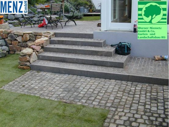 Olivin-Basalt Leistenstein (anthrazit) 8 x 20 x 100 cm, geflammt, G684