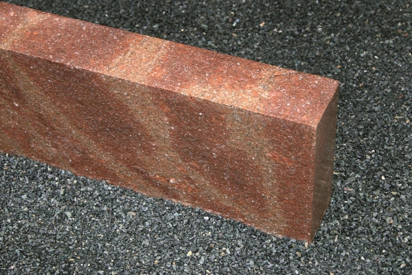 Porphyr Leistenstein (rot-braun) ~ 8 x 25 x 30-50 cm, 2 Seiten geflammt