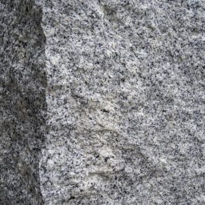 Quader Granit (grau) 40 x 40 x 60-120 cm, gespalten, auf Palette