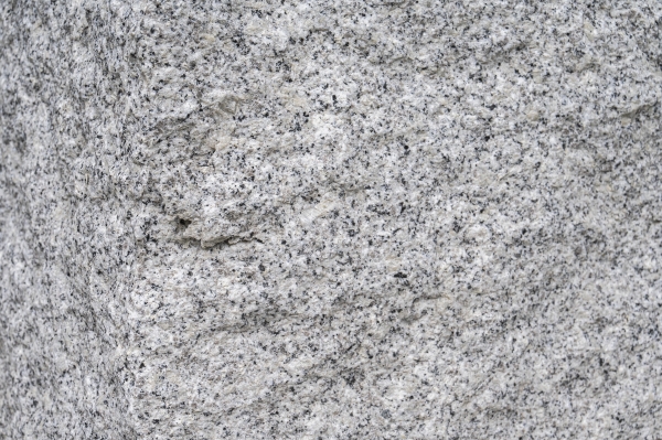Quader Granit (grau) 50 x 50 x 50 cm, gespalten, auf Palette