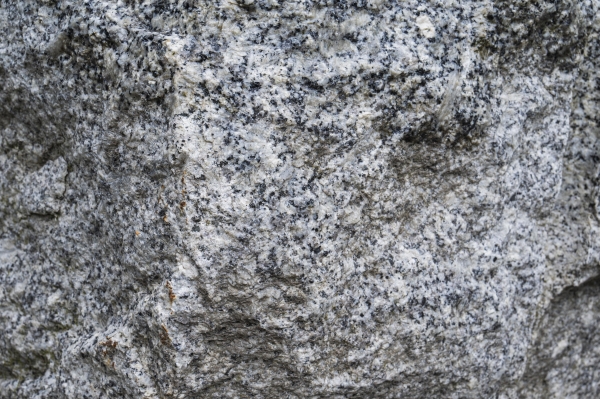 Quader Granit (grau) 50 x 50 x 70-120 cm, gespalten, auf Palette