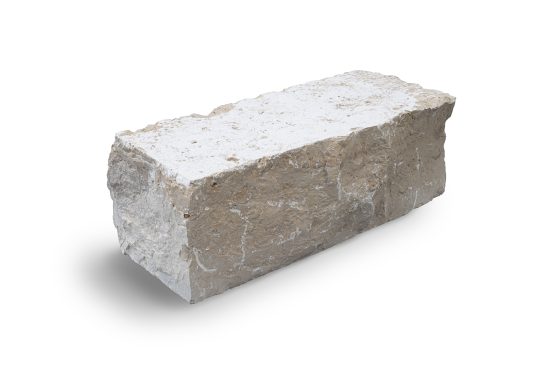 Quader Jura (beige), gesp./abgebohrt ~ 50 x 50-55 x 50-140 cm, auf Palette