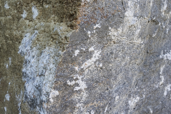 Quader Muschelkalk (grau-ocker) ~ 50 x 50-60 x 70-150 cm, auf Palette