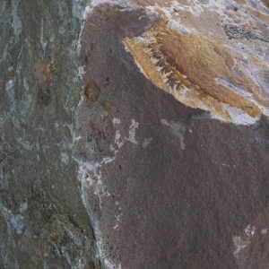 Quader Sandstein (weserrot) ~ 50 x 50 x 50-70 cm, alls. gespalten, a.Pal.