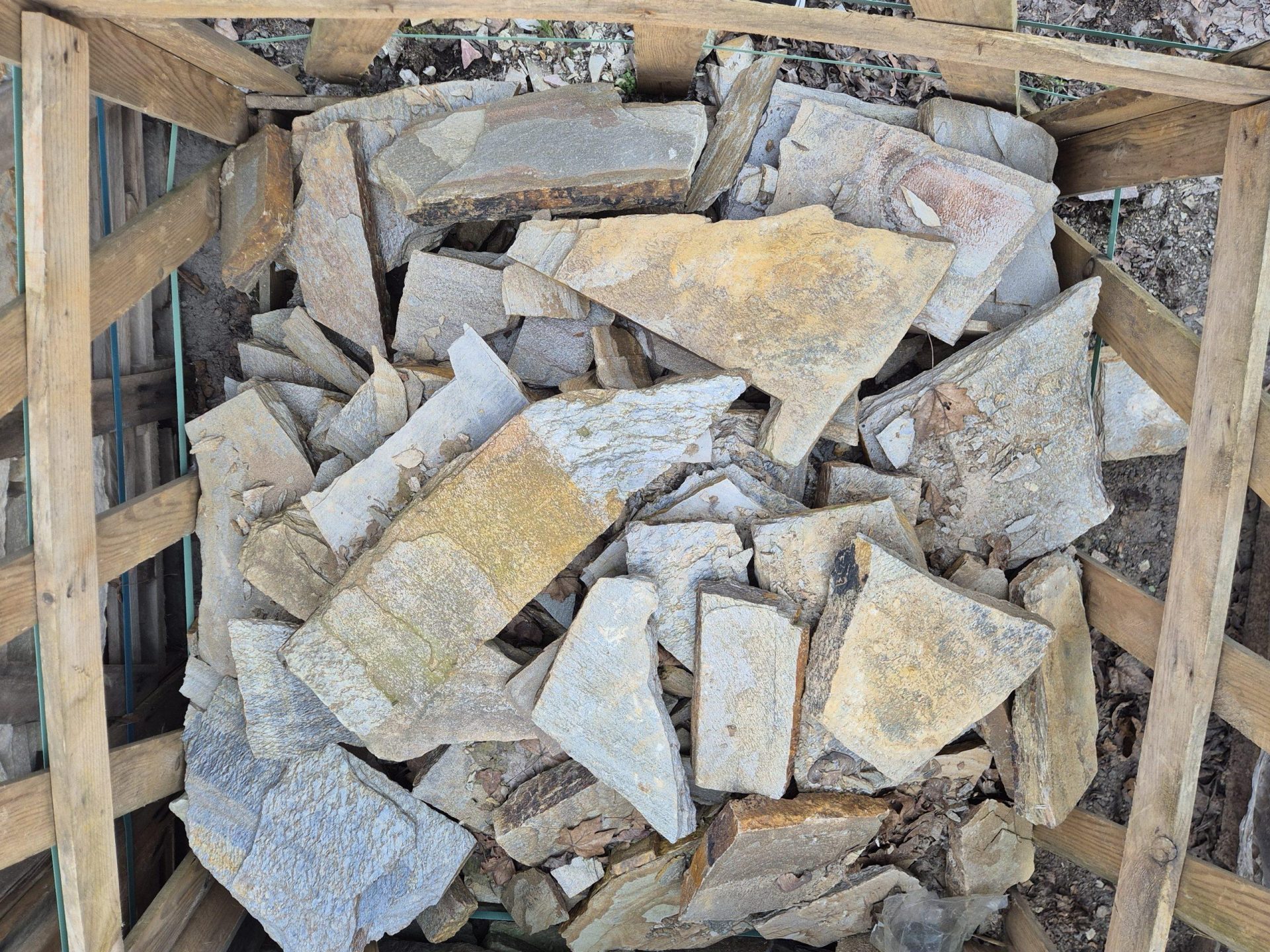 Quarzit Polygonalplatten (gelb-bunt) 2-4 cm, spaltrau (4-8 St./m²)