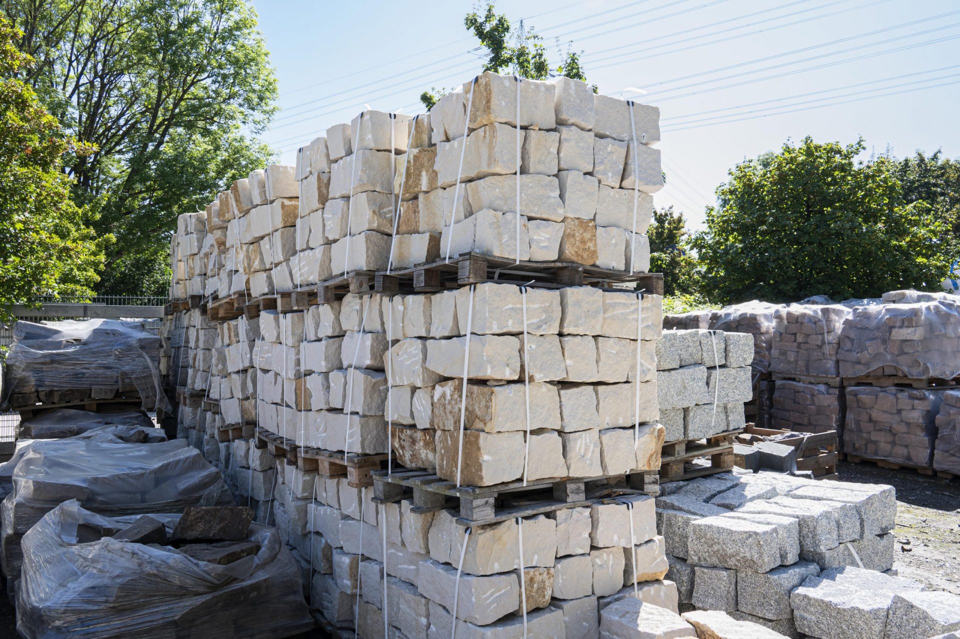 Sandstein Mauersteine (gelb-weiß) Gesägt 20 x 20 x 40 cm, auf Palette à 40 St. Sandstein Mauersteine (gelb-weiß) Gesägt 20 x 20 x 40 cm, auf Palette à 40 St.