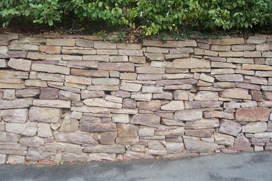 Sandstein Mauersteine (wesergrau-braun) 10-15 x 10-15 x 30-40 cm, auf Palette