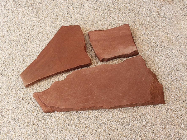 Sandstein Polygonal (odenwaldrot) 4 cm, gesägt (0,5-1 m²/St)