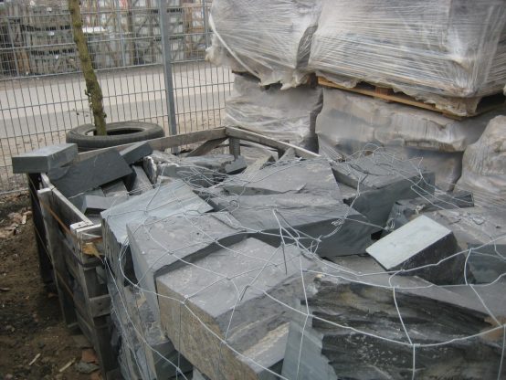 Schiefer Mauersteine (anthrazit) 5-20 x 20-35 x 25-50 cm, ges./gebr.