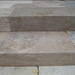 Travertin Blockstufe (nussbraun) 15 x 35 x 100 cm, OF+Ansicht geschliffen